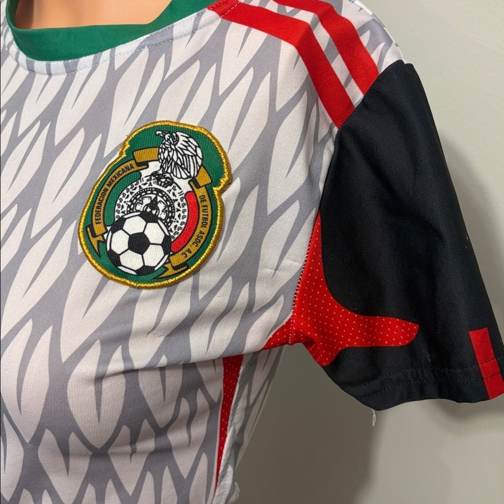 Women's Gray and Red Soccer Jersey Mexico - Picture 4 of 6